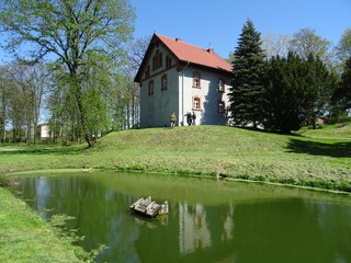 W niedzielę zajrzyjcie do Ożarowa, park dworski będzie otwarty